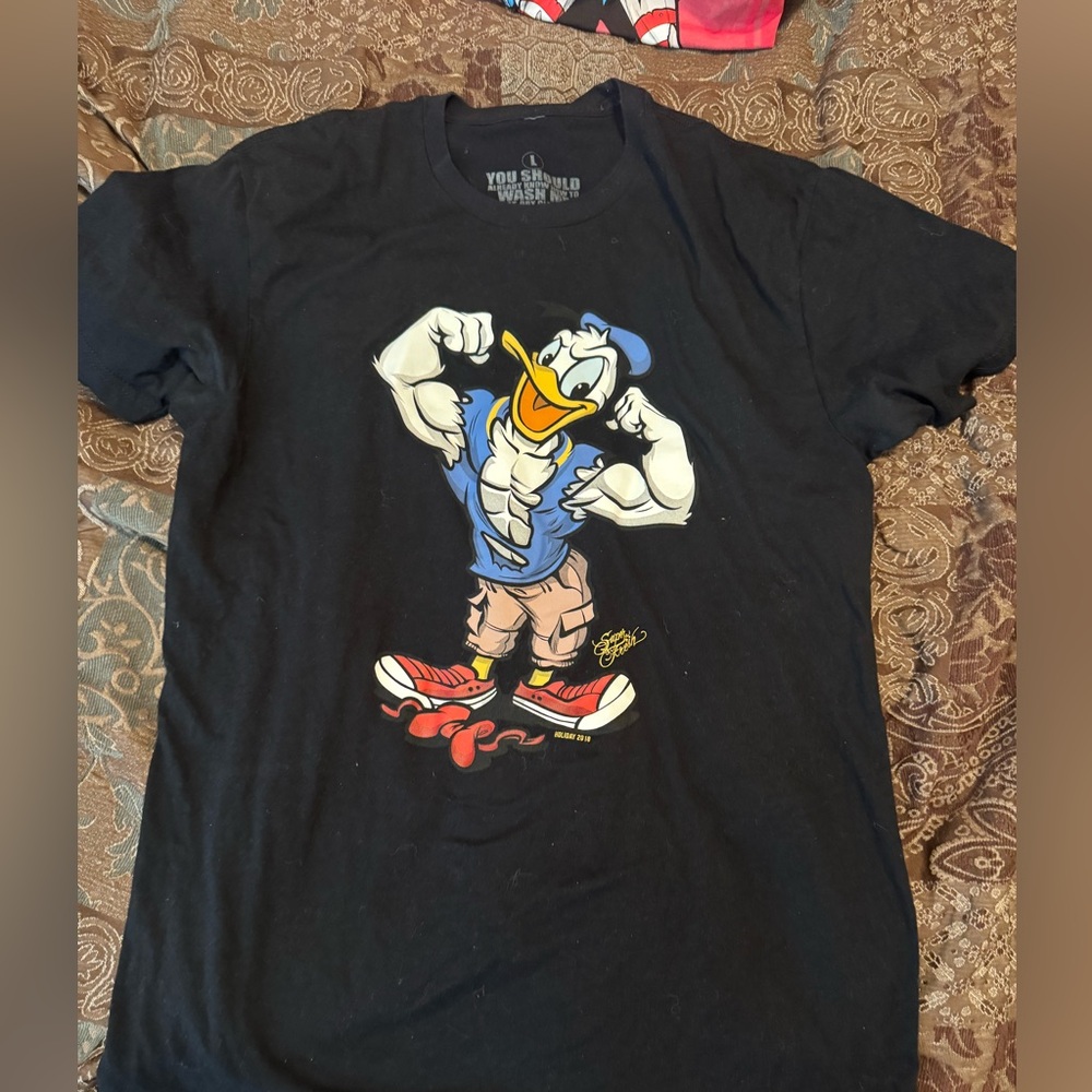 Black Donald Duck super fresh shirt large